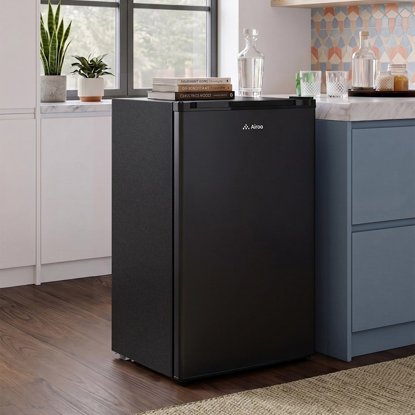Black Compact Refrigerator with 9L Freezer Compartment
