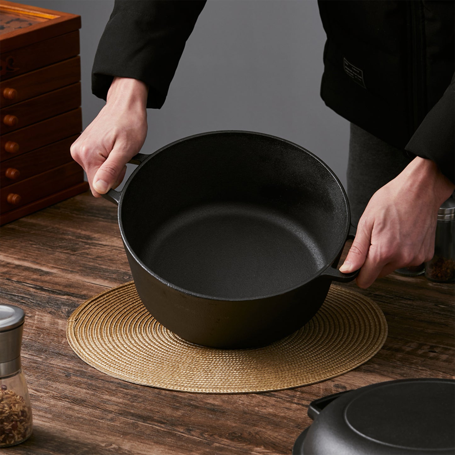 2-in-1 5L Cast Iron Dutch Oven with Reversible Lid